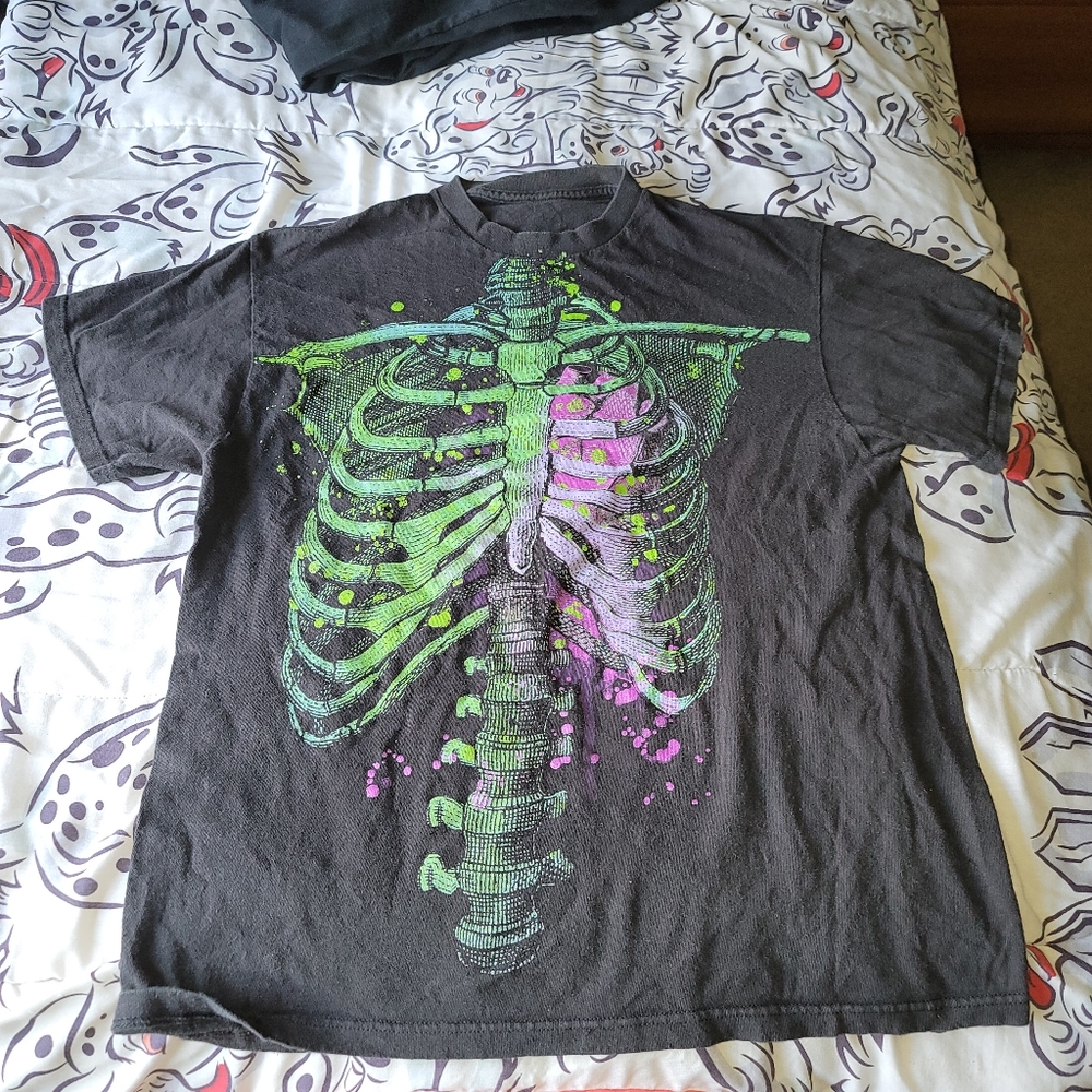 Skeleton shirt < i think its a large>